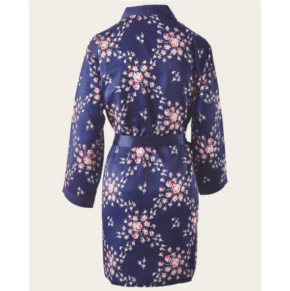 Morgan Lane Allie Satin Robe - Picture 2 of 4